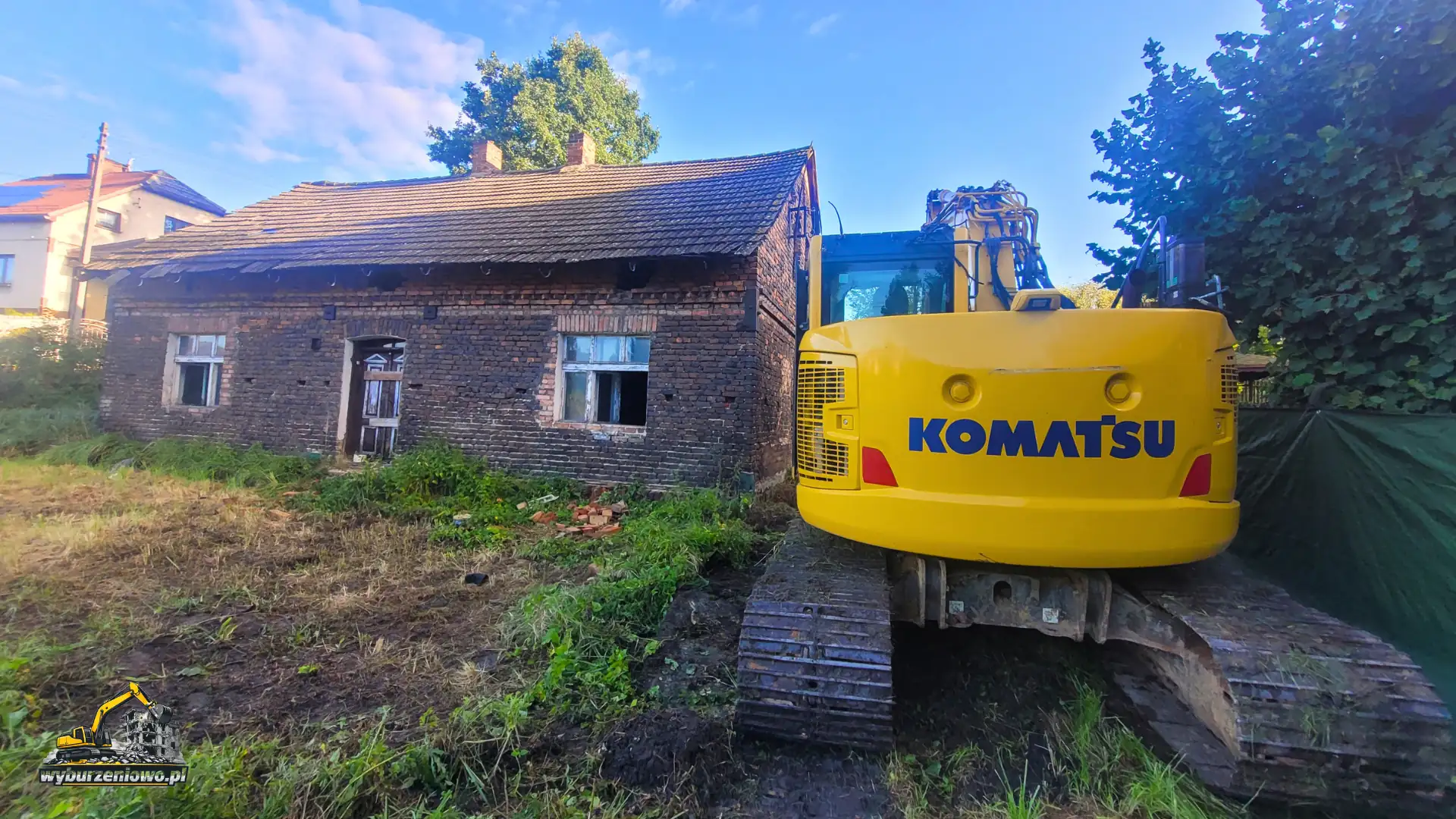 przygotowanie do wyburzenia starego domu w łaziskach górnych